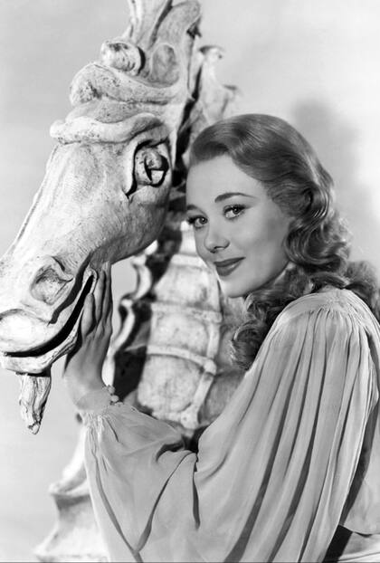 Glynis Johns en Tres mujeres en su vida