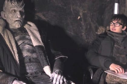 Tiempo de espera: Vladimir Furdik caracterizado como el Rey de la noche junto a Isaac Hempstead Wright antes de la grabación de la escena de la muerte del villano