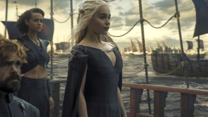 Daenerys Targaryen zarpa hacia Westeros en el final de la temporada anterior; en estos nuevos capítulos pisará por primera vez el reino desde que comenzó la serie
