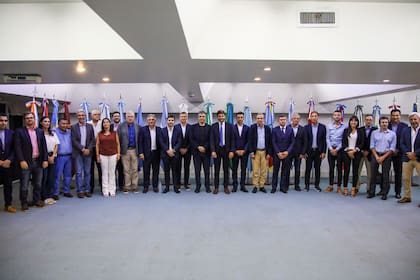 Gobernadores en la sede del CFI