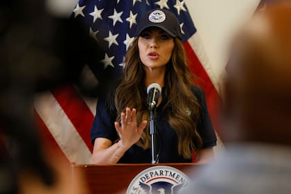 Gobierno de EEUU dice a inmigrantes de Cuba, Haití, Nicaragua y Venezuela que deben irse