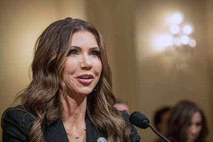 Gobierno de EEUU investiga publicaciones de Comey que, según funcionarios, llaman a la violencia