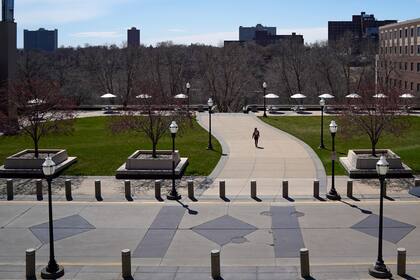 Gobierno de Trump demanda a Minnesota por beneficios educativos para inmigrantes