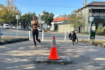 Gobierno local australiano retira monumento vandalizado de explorador británico