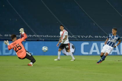 Enrique Bologna viene de atajar un penal y ser figura ante Godoy Cruz, en Mendoza; seguirá como titular en River ante Banfield