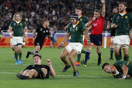 Goerge Bridge marca un try para los All Blacks, una jugada que quedó registrada en un video 3D producido con el sistema de cámaras de Canon