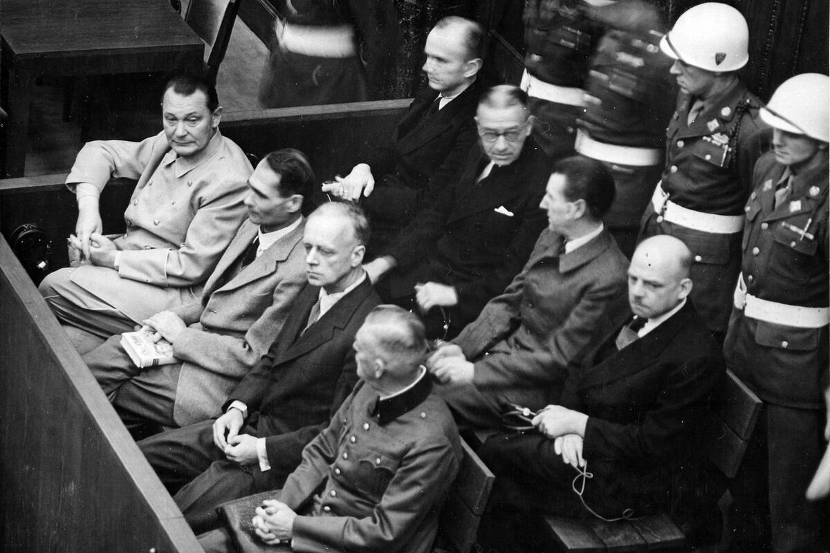 Goering, Hess, Ribbentrop, Keitel, Doenitz, Raeder, Schirach y Sauckel en el banquillo durante los juicios de Nüremberg entre noviembre de 1945 y octubre de 1946