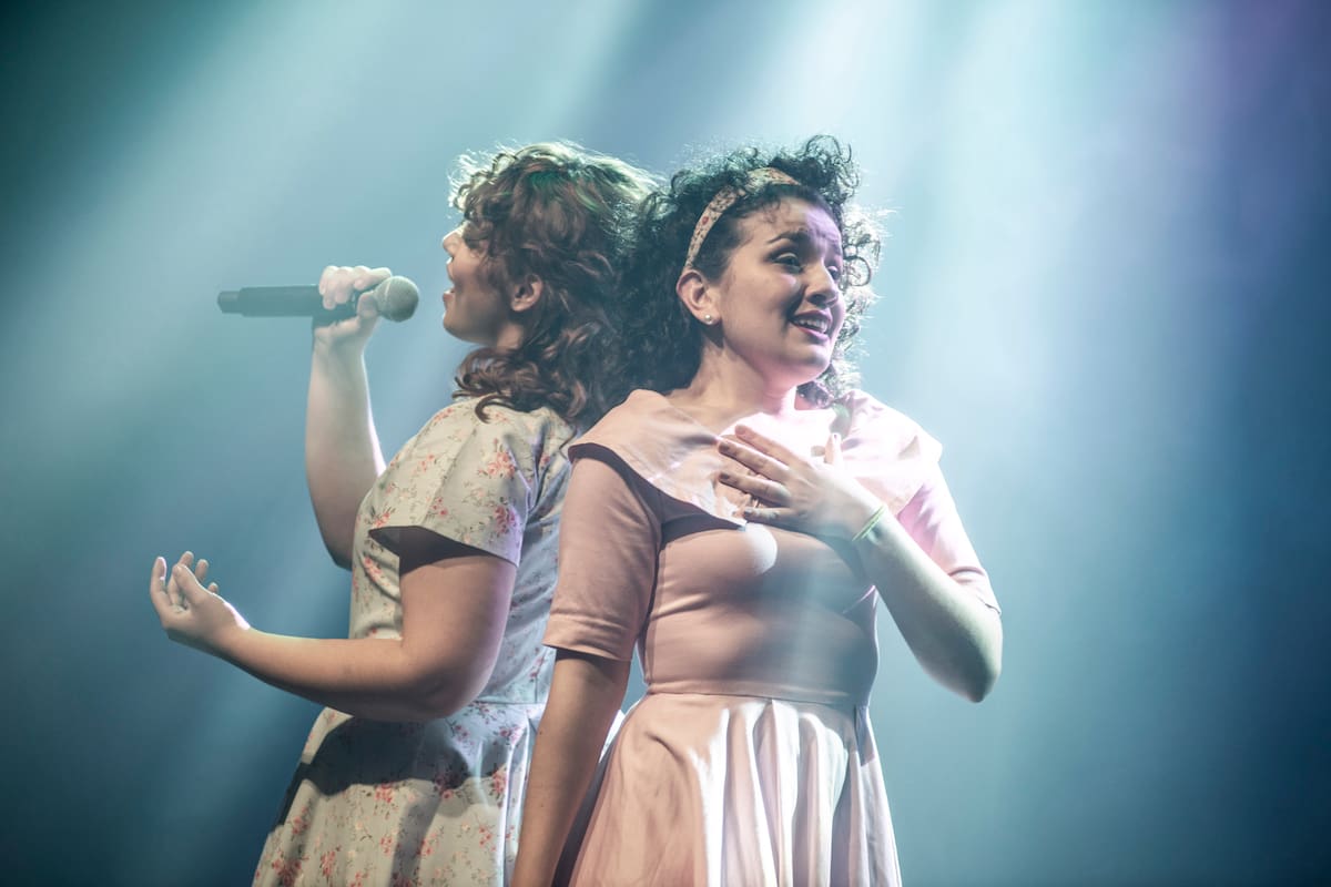 Goga Valdez y Daniela Rubiatti, dos de las magníficas cantantes que tiene Lo que se nos canta y baila