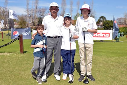 El Chino Fernández, el alma del torneo, y su equipo, que tuvo una actuación para destacar en el San Isidro Golf Club