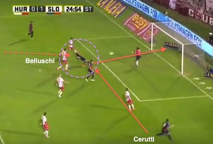 Gol a Huracán, pisando el área como "falso 9"