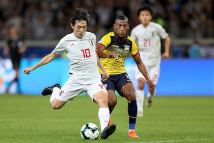 Shoya Nakajima marca el 1 a 0 parcial ante Ecuador