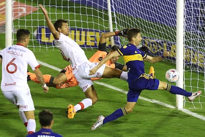 Gol de Franco Soldano para el 1-0 de Boca en Parque Patricios.