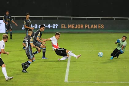 Gol de Girotti para River por la Copa Argentina, frente a Atlético Tucumán; el 9 nunca terminó de convencer del todo a Gallardo