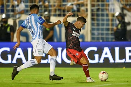 Gol de Julián Álvarez frente a Atlético Tucumán; el delantero volverá a ser titular en River luego de su convocatoria con la selección argentina