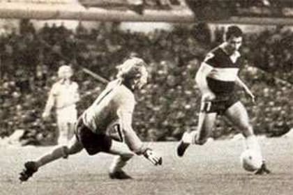 Gol de Mastrángelo en la Bombonera