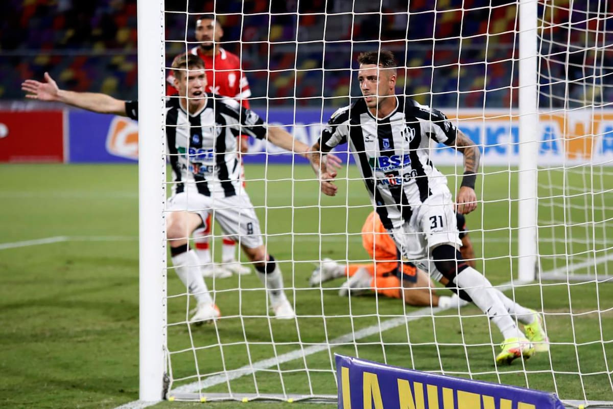 Gol de pecho de Renzo López para el 2-1 de Central Córdoba ante Huracan; al final terminaron empatados 2-2, por la 8° fecha de la Copa de la Liga 2022