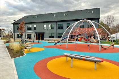Golden Hill cuenta con casas asequibles y cinco parques infantiles adaptados a diferentes edades