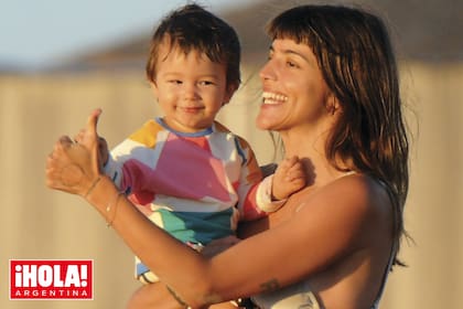 Golden hour. La actriz y su bebé esperan el atardecer, su momento favorito del día.