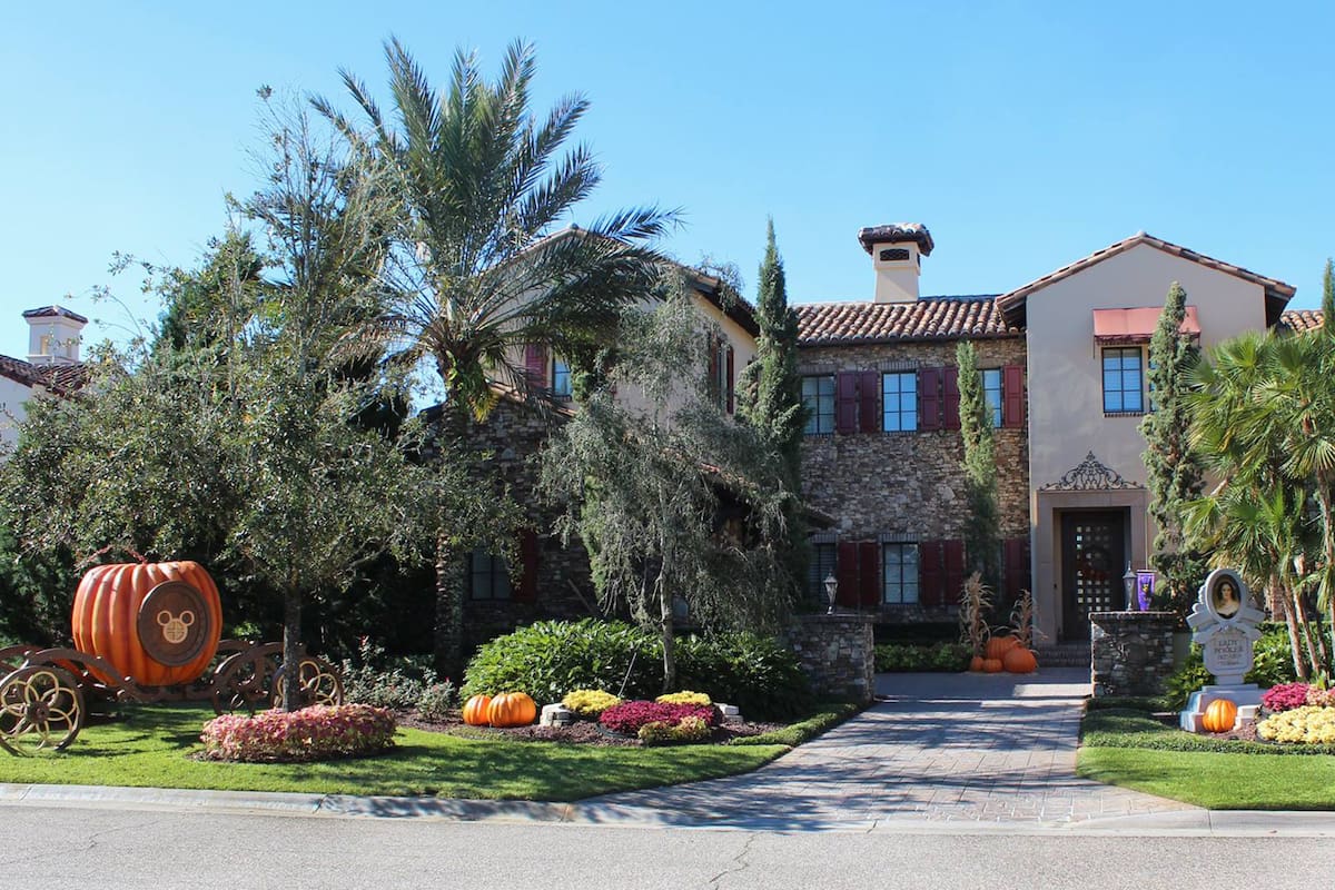 Golden Oak, el barrio cerrado dentro del predio de Disney con una de sus fabulosas casas decorada para Halloween