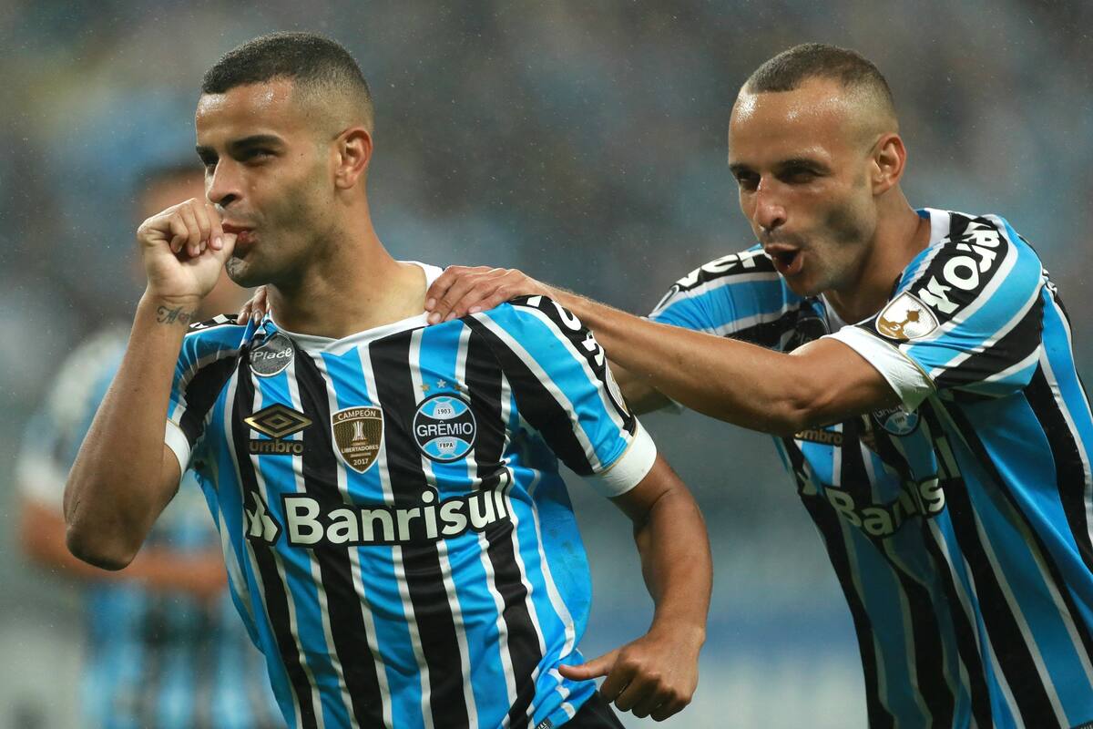 Goleó Gremio, el festejo de Alisson y Thaciano
