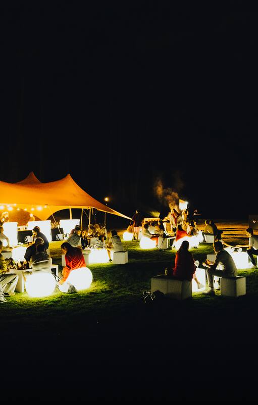 Golf nocturno: una experiencia imperdible entre deporte, tecnología e innovación.