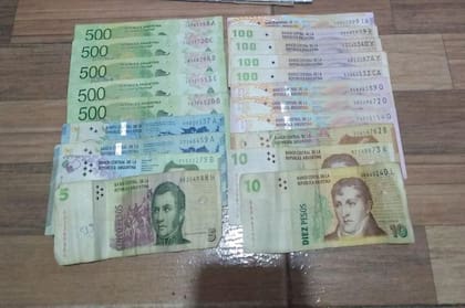 Parte del dinero secuestrado a los sospechosos