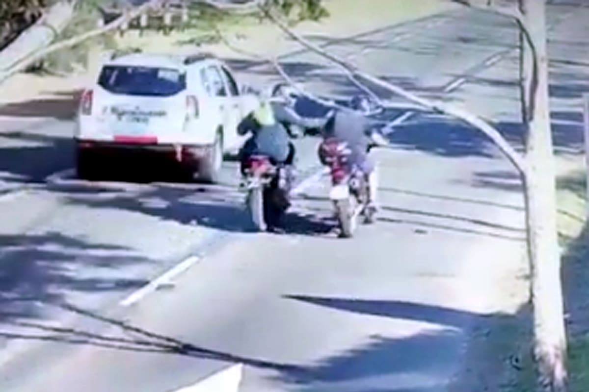 Golpe de motochorros en la puerta de un country