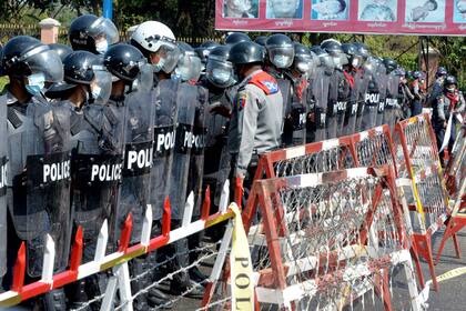 Golpe en Myanmar: el gobierno reprime las manifestaciones y se agrava la crisis política