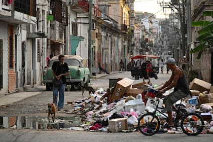 Golpeada por una grave crisis económica durante los últimos cinco años, el país sufre regularmente cortes de energía generalizados o parciales