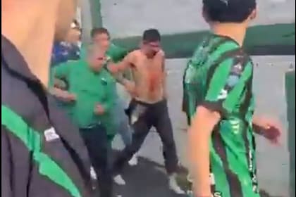 Golpearon salvajemente a un hincha “infiltrado” de Almirante Brown.