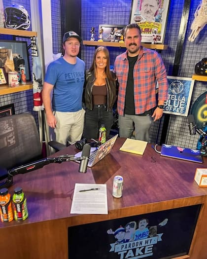 Gomas, de 38 años, fue invitada al programa Pardon My Take, un podcast de deportes enfocado en la comedia y que es conducido por Dan “Big Cat” Katz y Eric Sollenberger, este último conocido como PFT Commenter