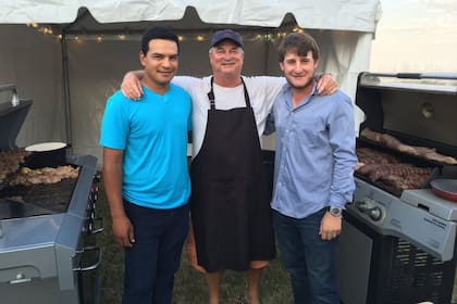 Gómez, el dirigente argentino Marc Lawrie y Emiliano Grillo, durante un asado