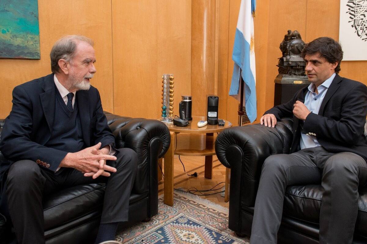 González Fraga, titular del Banco Nación, y el ministro de Hacienda, Hernán Lacunza, ayer, en la reunión