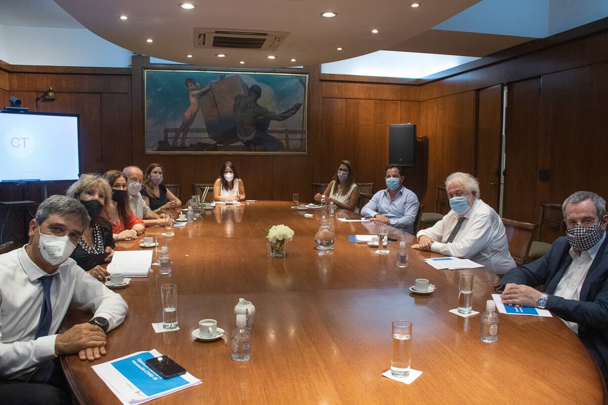 González García recibió a los diputados oficialistas de la comisión de Salud.