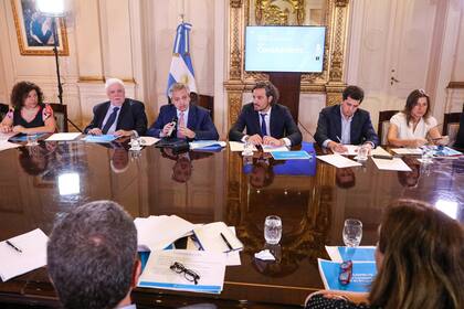 González García y Fernández vuelven a reunirse para analizar la situación de la epidemia