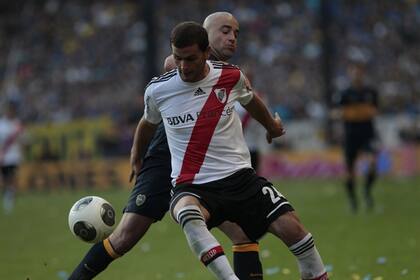 González Pírez, en uno de los clásicos ante Boca