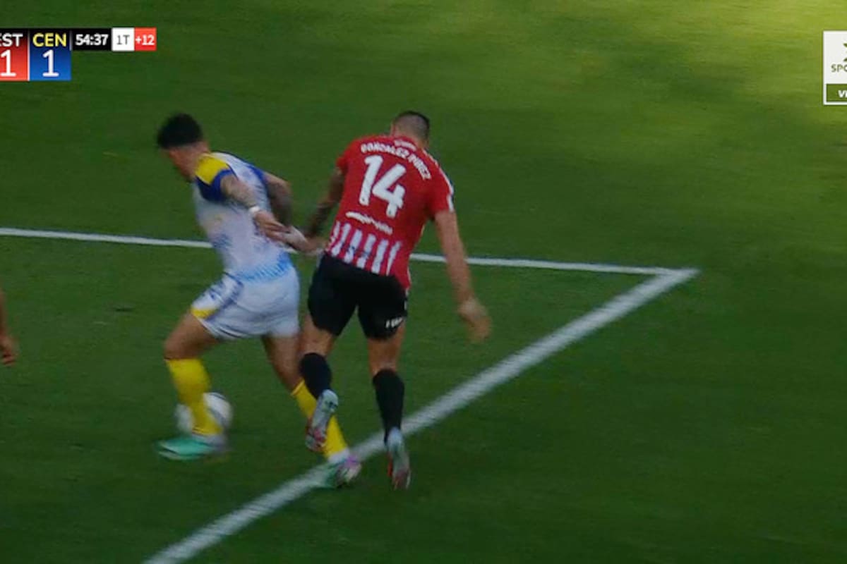 Gonzalez Pirez toca a Copetti: el árbitro termina cobrando penal para Central a instancias del VAR
Imagen tv