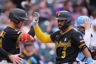 González y Reynolds comandan a los Piratas en un triunfo de 8 a 6 sobre Rockies para evitar barrida