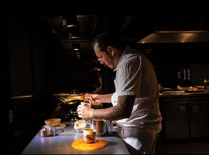 Gonzalo Aramburu en la cocina