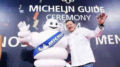 Gonzalo Aramburu en la ceremonia de premiación de la guía Michelin, en noviembre de 2023