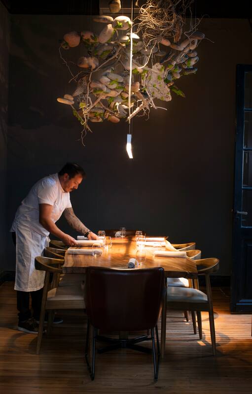 Gonzalo Aramburu en su premiado restaurante.