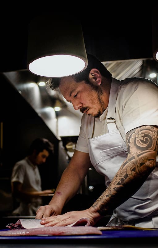 Gonzalo Aramburu es el creador del exclusivo Aramburu, que ganó dos estrellas Michelin y está en la lista de los Latin America´s 50 Best Restaurants; además, Gonzalo pasó a ocupar el puesto 89 en la lista The Best Chef, donde figuran los 100 mejores cocineros del mundo