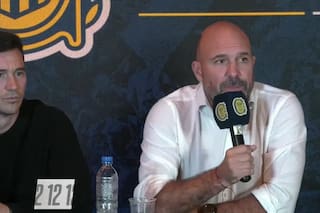 El presidente de Central destrozó a un futbolista propio y confirmó a su DT: "Hasta mi mamá me pide que eche a Almirón"