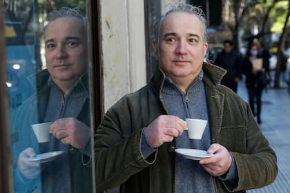 El dramaturgo Gonzalo Demaría estrenó recientemente Elsa Tiro en el teatro Regio, con dirección de Luciano Cáceres