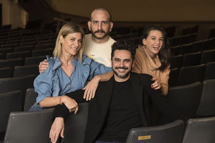 Gonzalo Heredia, Eugenia Tobal, Laura Azcurra y Nicolás García Hume, protagonistas de Cómo provocar un incendio