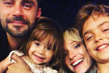 Gonzalo Heredia y Brenda Gandini debieron suspender el estreno de su obra Desnudos, en Mar del Plata, debido a que su hija Alfonsina sufrió una infección urinaria