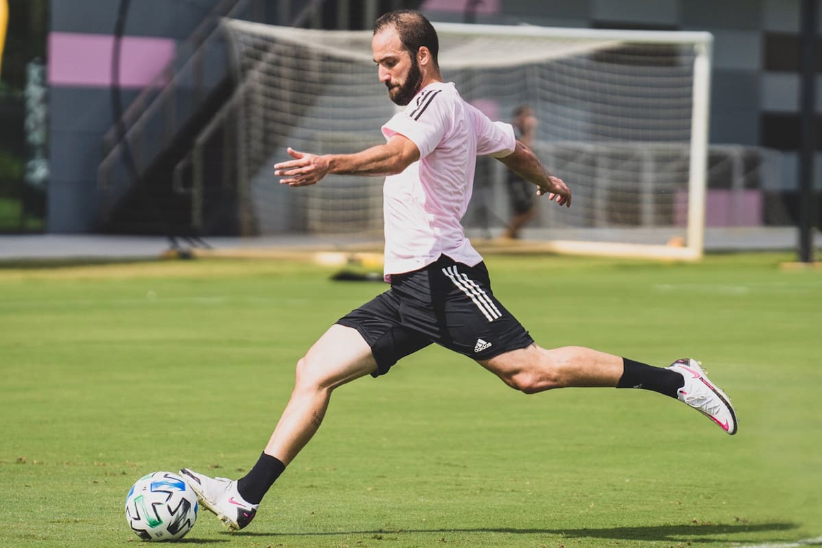 Gonzalo Higuaín entrenando en el Inter Miami FC
