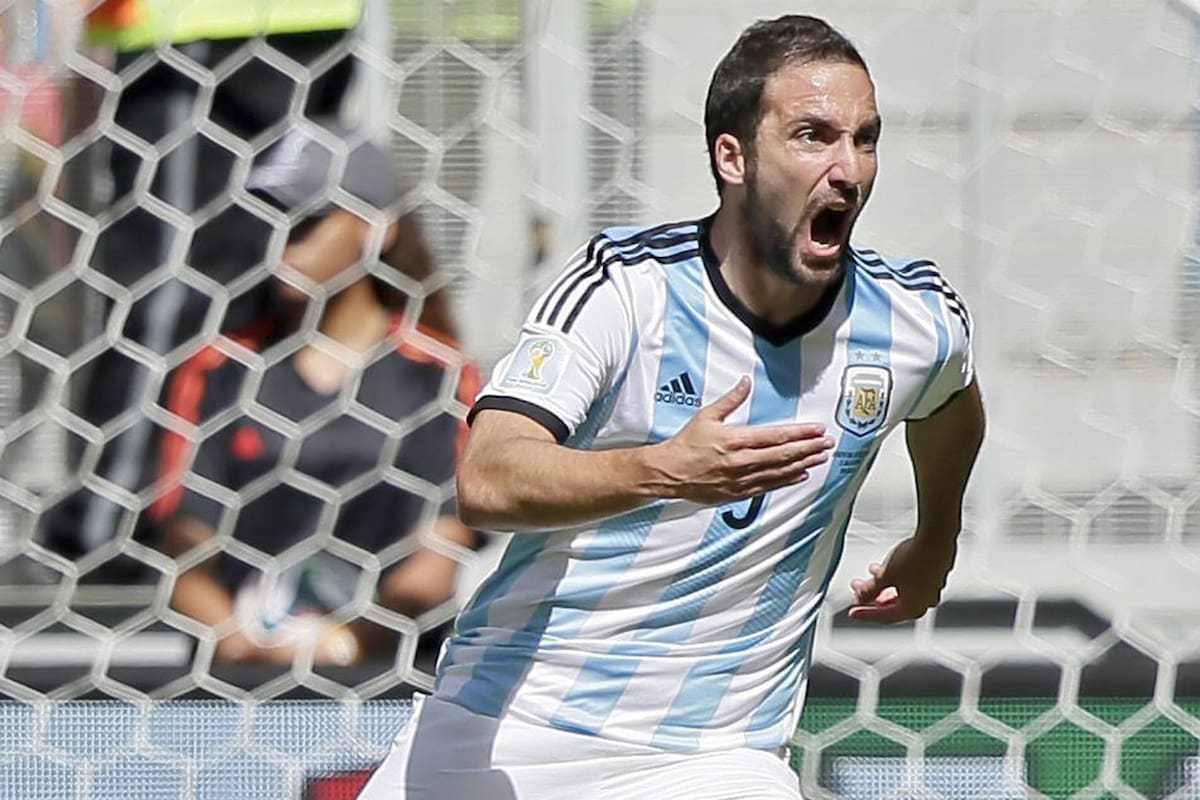 Gonzalo Higuaín festeja su gol en Brasil 2014, contra Bélgica, en los cuartos de final