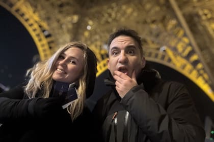 Gonzalo junto a su pareja, Carla.