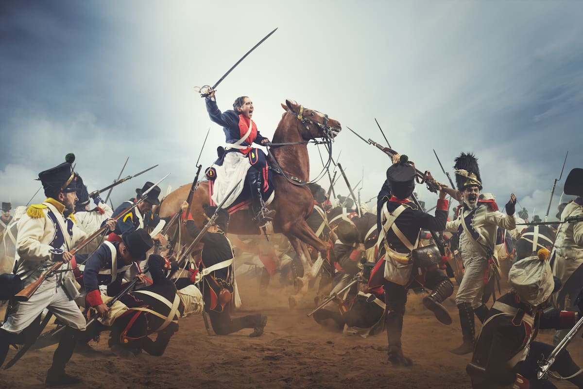 Gonzalo Lauda recrea una escena de Juana Azurduy luchando a caballo